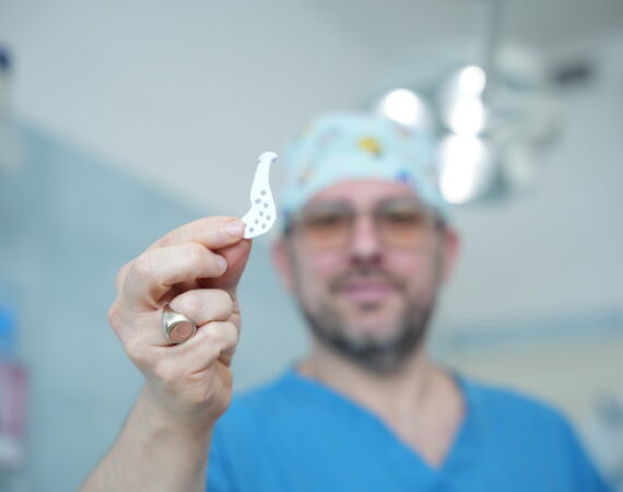 Dr. Boaz Frenkel, attending physician in the Department of Oral and Maxillofacial Surgery and head of the Jaw Joint Surgery Clinic at Rambam