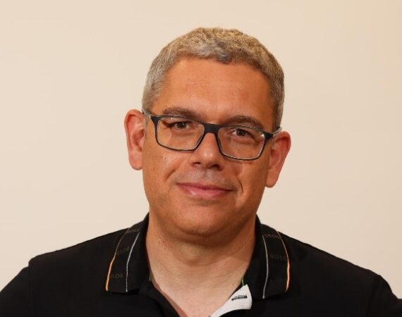 Dr Yaniv Mayer