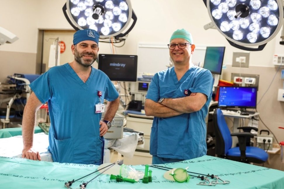 Dr. Aviad Hoffman, Director of the Breast Surgery Unit, and Professor Assaf Zeltzer, Director of Plastic and Reconstructive Surgery
